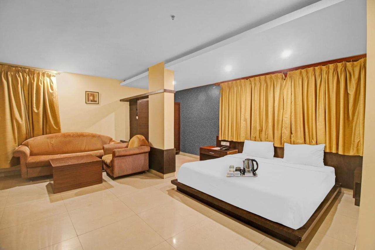 Townhouse The Grand Plaza Hotel Hyderabad Exterior photo
