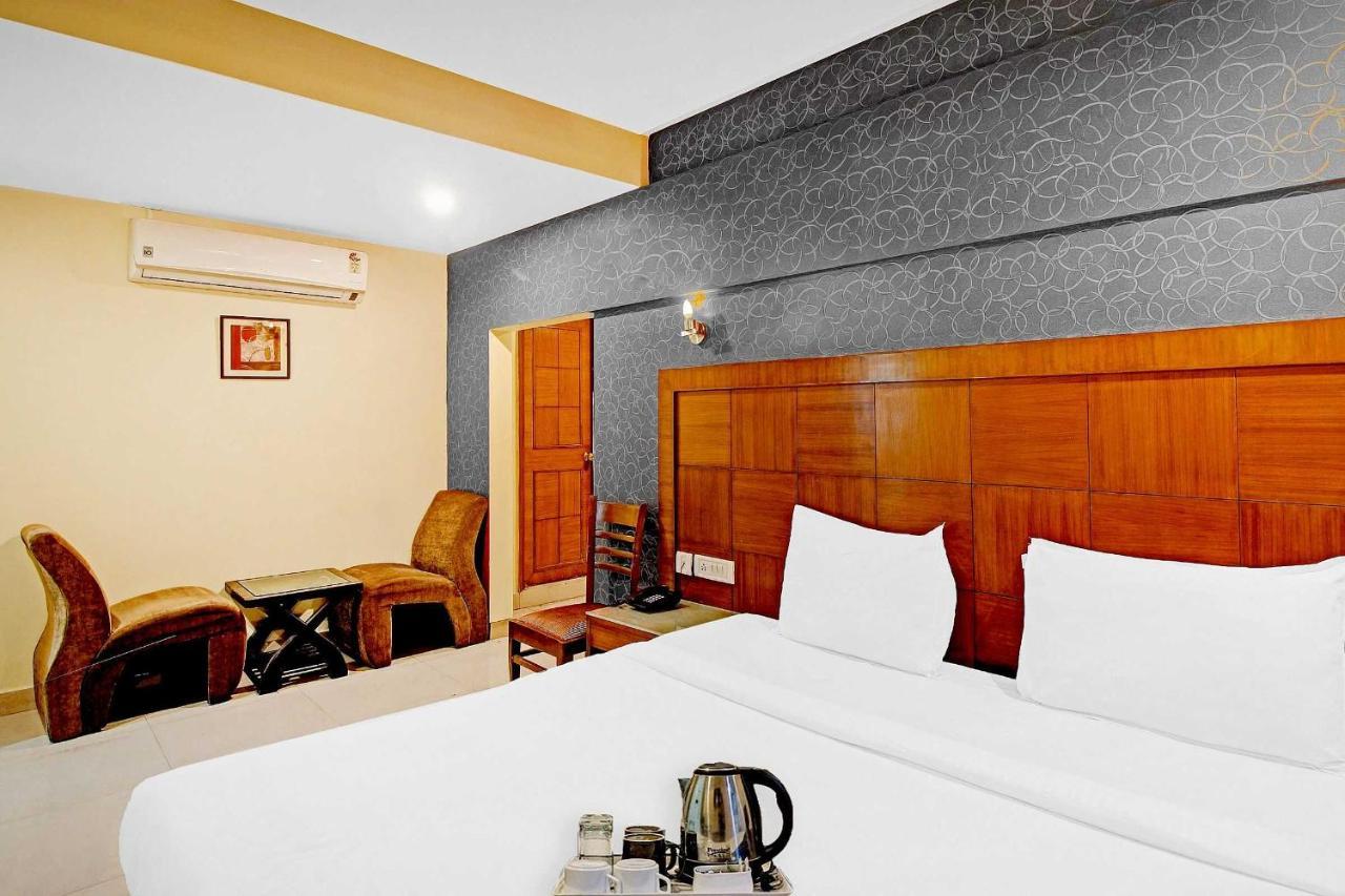 Townhouse The Grand Plaza Hotel Hyderabad Exterior photo