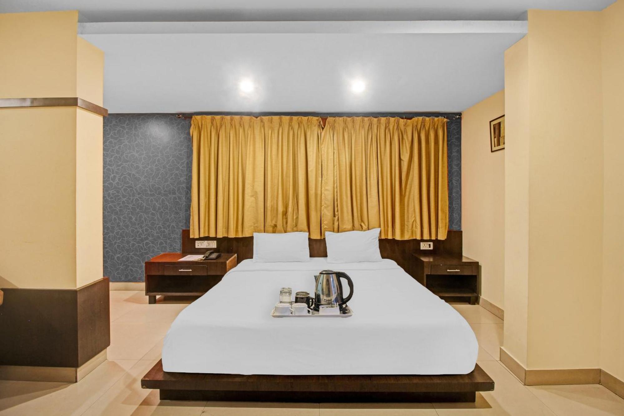 Townhouse The Grand Plaza Hotel Hyderabad Exterior photo