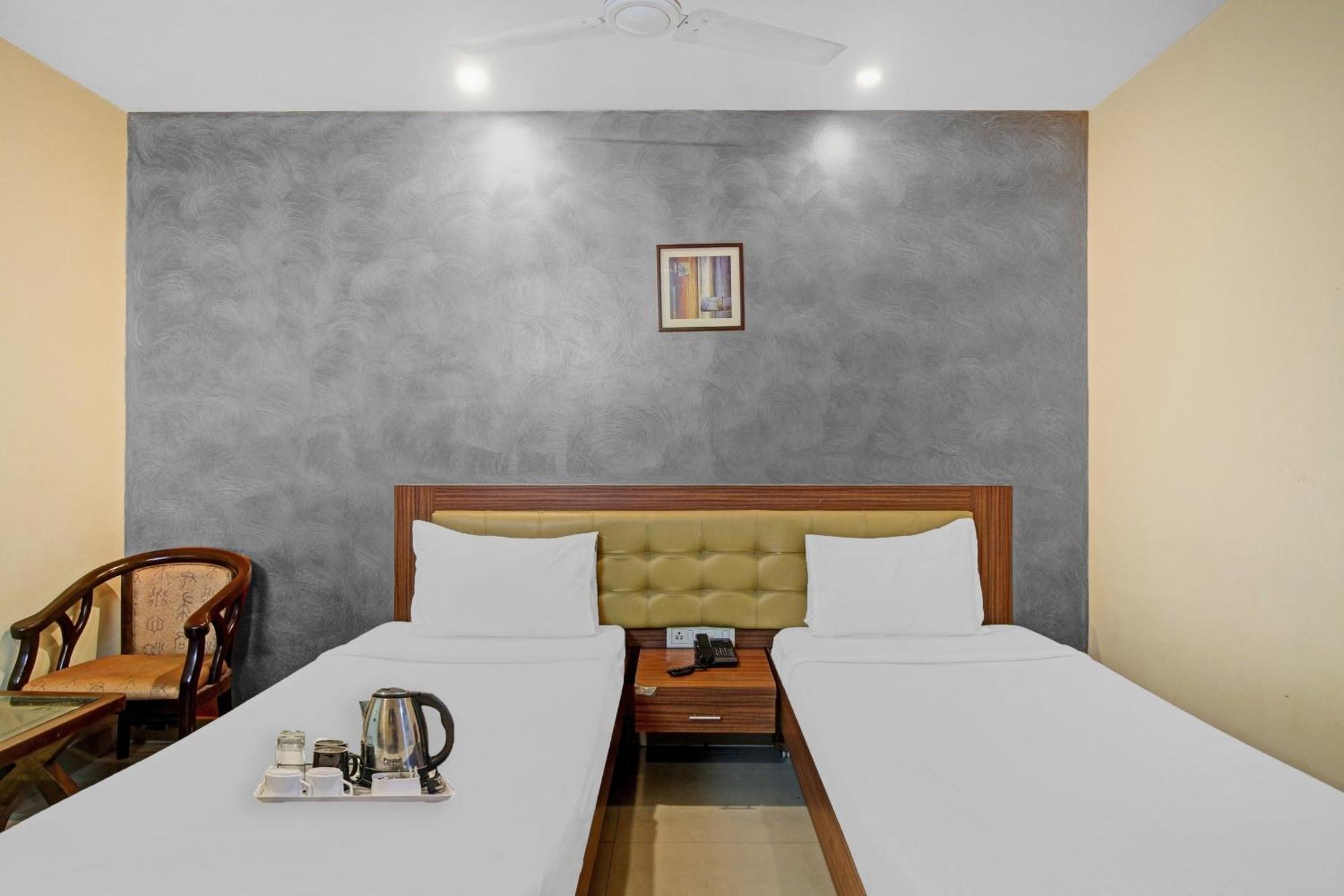 Townhouse The Grand Plaza Hotel Hyderabad Exterior photo