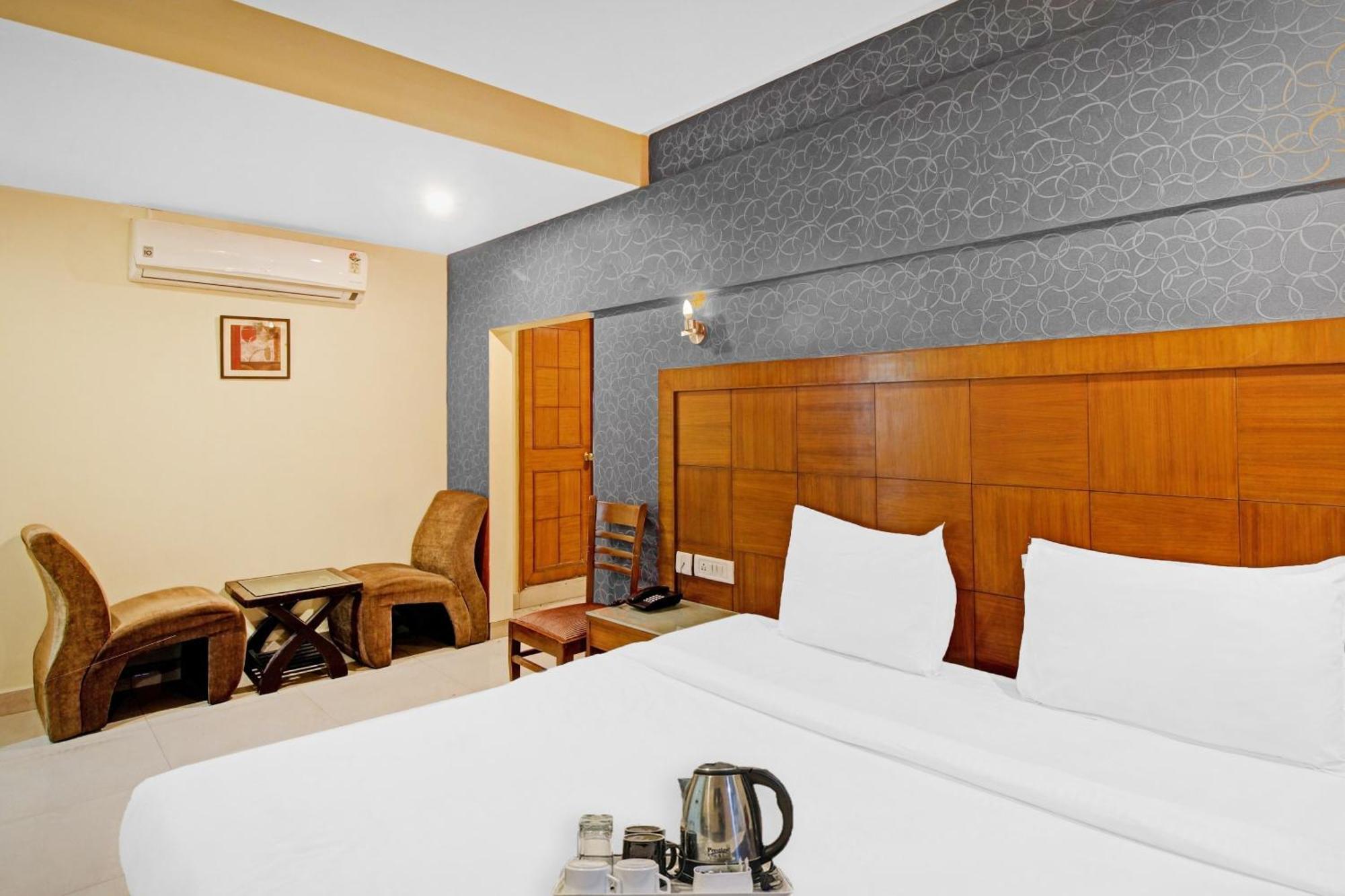 Townhouse The Grand Plaza Hotel Hyderabad Exterior photo