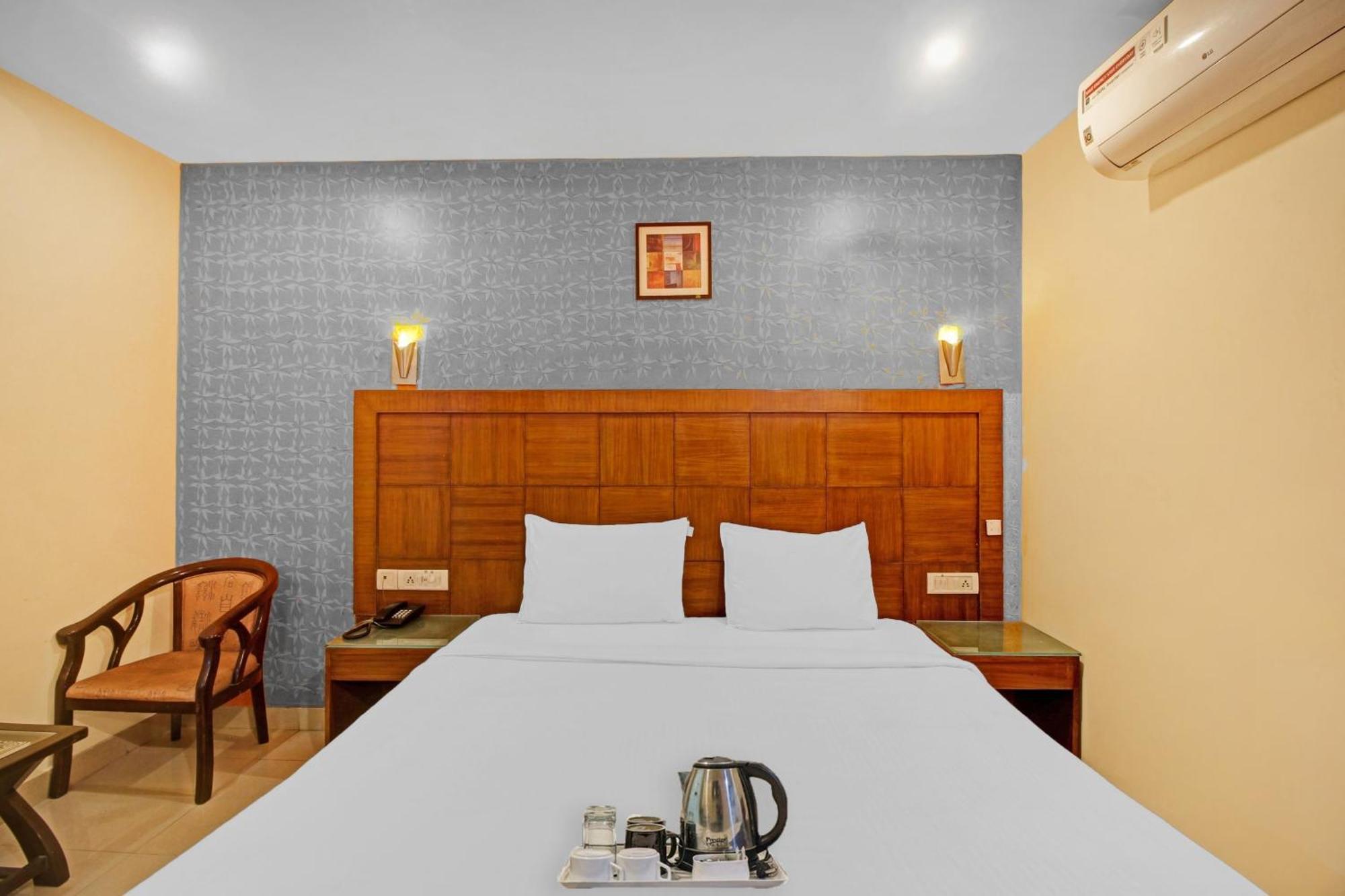 Townhouse The Grand Plaza Hotel Hyderabad Exterior photo