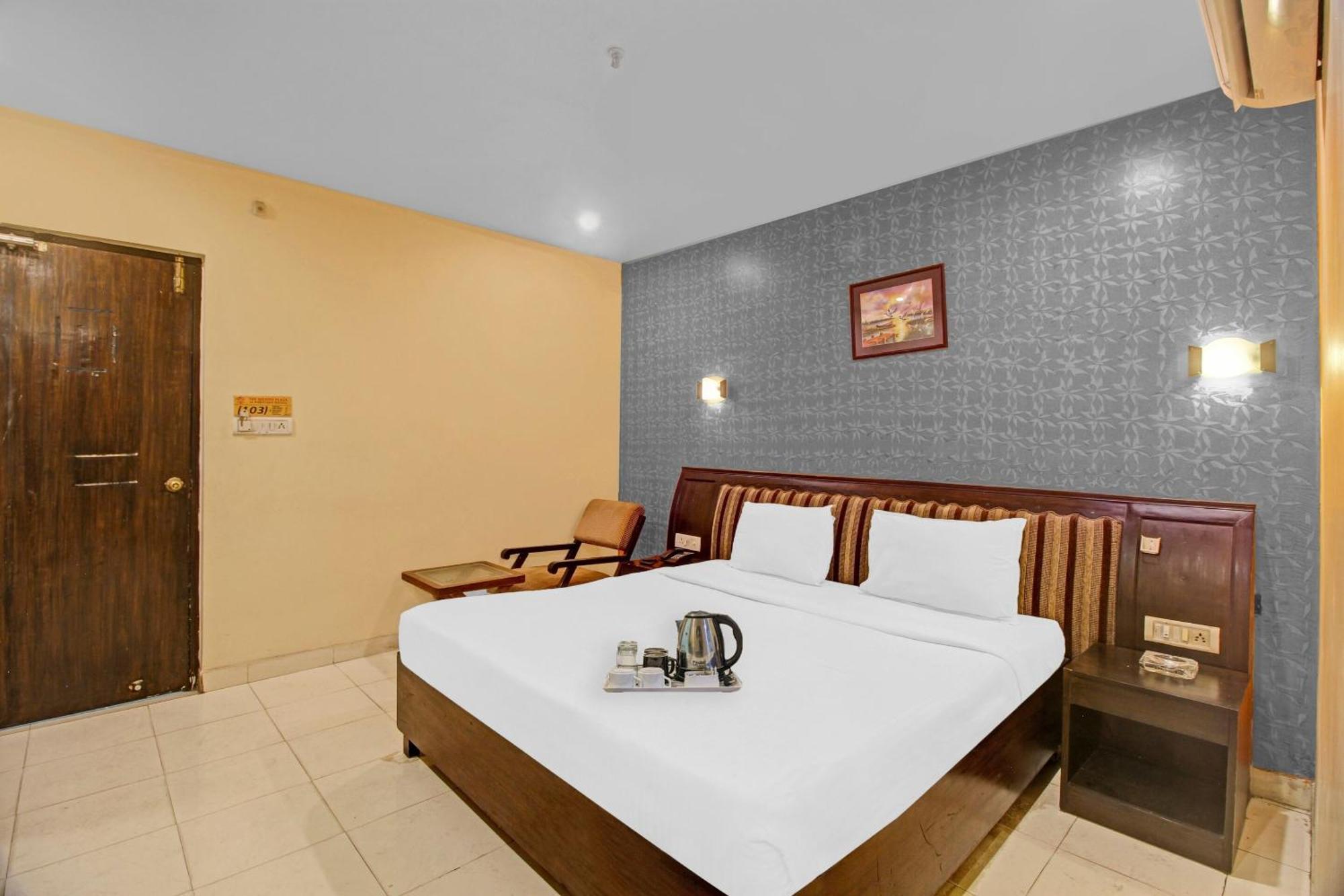Townhouse The Grand Plaza Hotel Hyderabad Exterior photo