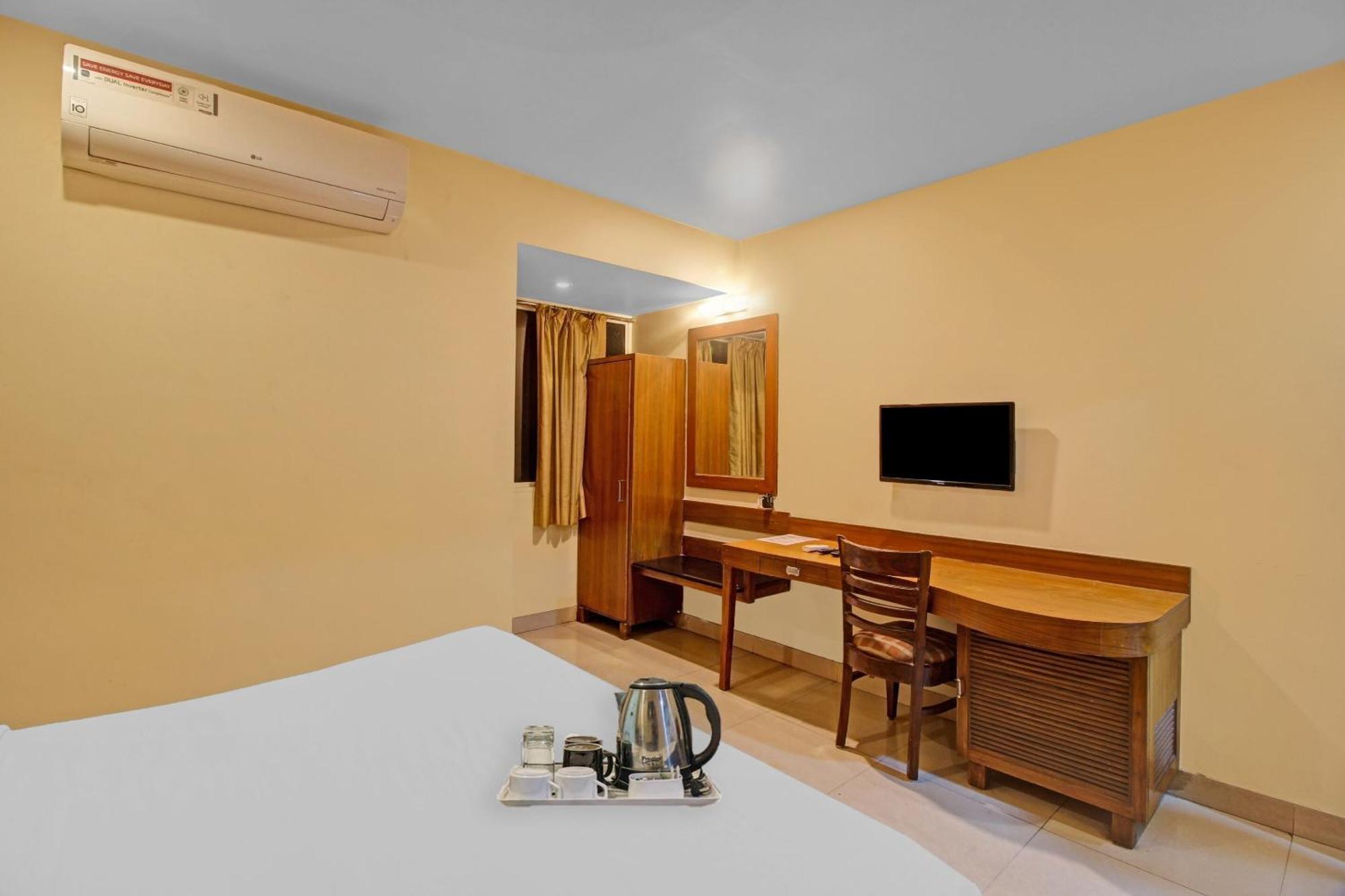 Townhouse The Grand Plaza Hotel Hyderabad Exterior photo