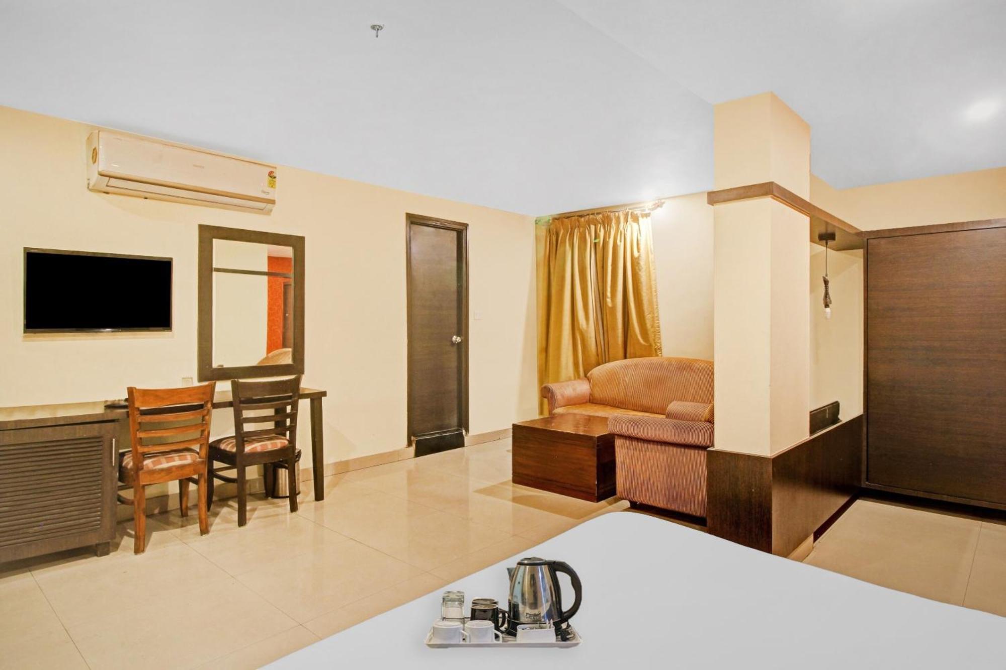 Townhouse The Grand Plaza Hotel Hyderabad Exterior photo